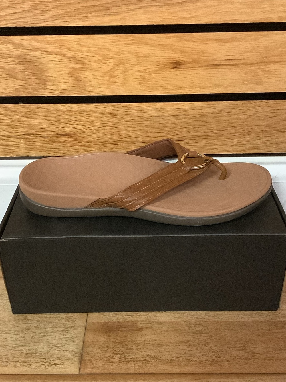 Vionic Aloe Sandals - Picture 3 of 5